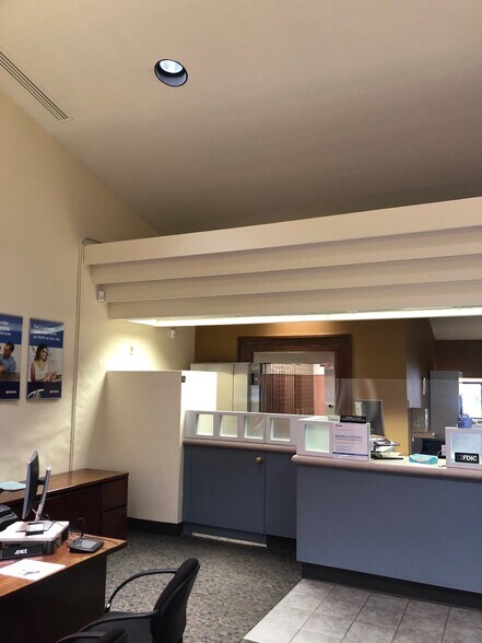 More Photos Of 531 5th St W, Sonoma Bank For Lease