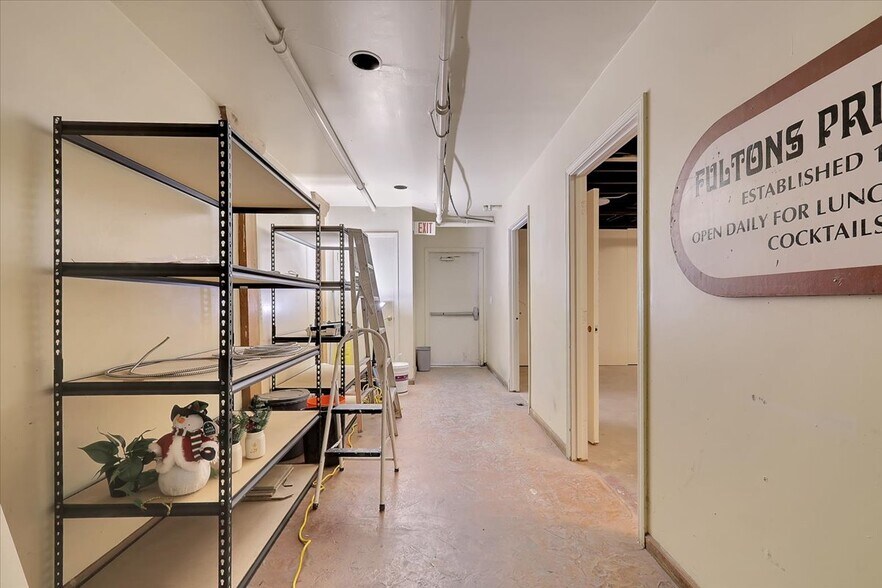 More Photos Of 900-906 2nd St, Sacramento Storefront For Lease