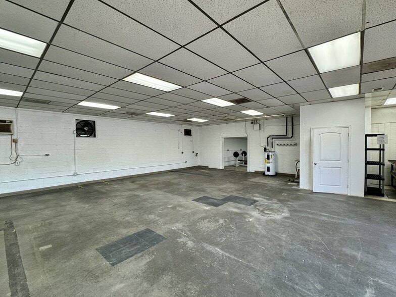 More Photos Of 2833 Western Ave, Knoxville Freestanding For Sale