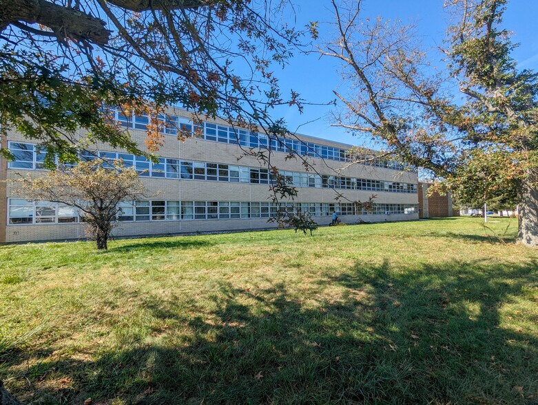 More Photos Of 350 Georgetown Rd, Carneys Point Schools For Lease