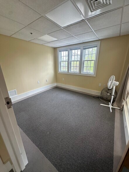 More Photos Of 10 New Driftway, Scituate Medical For Lease