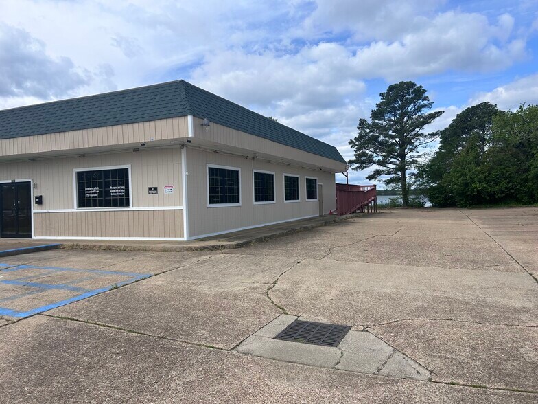 More Photos Of 1721 N King St, Hampton Daycare Center For Lease