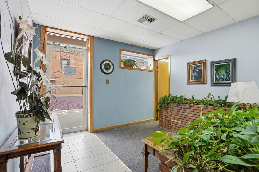 More Photos Of 115 N Jefferson Ave, Elk City Office For Sale