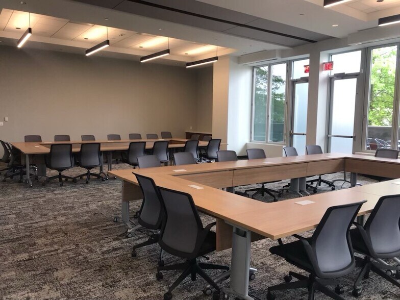 More Photos Of 2677 Prosperity Ave, Merrifield Office For Lease