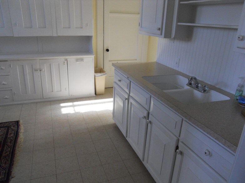 More Photos Of 115 S Main St, Vassar Office Residential For Lease