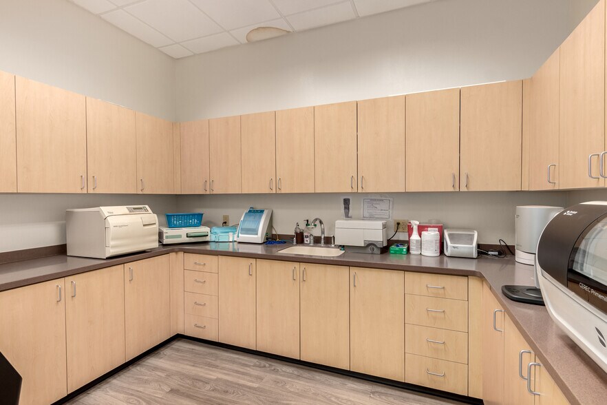 More Photos Of 1355 S Higley Rd, Gilbert Medical For Lease