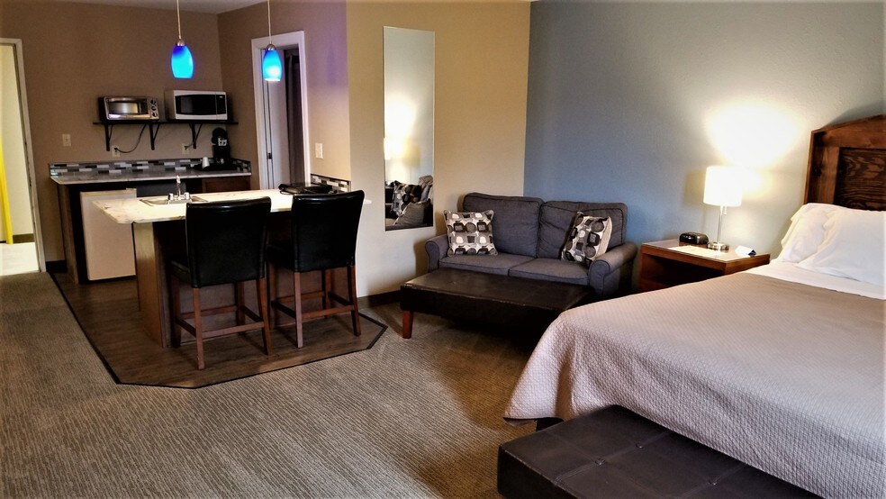 More Photos Of 1423 S US Old Highway 75, Sabetha Hotel For Sale