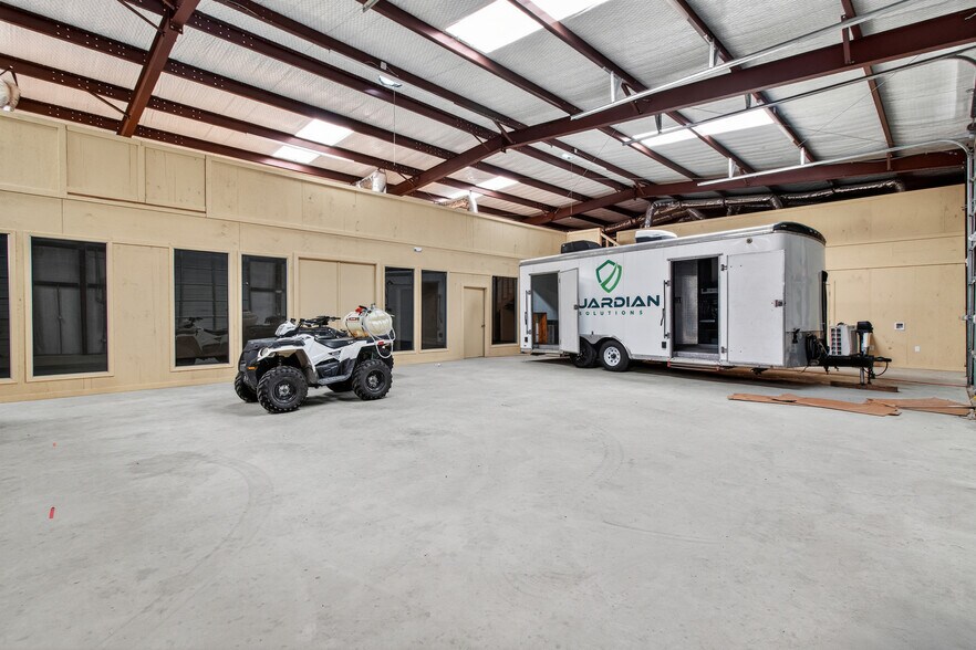 More Photos Of 1806 Cimino Dr, Bryan Industrial For Lease