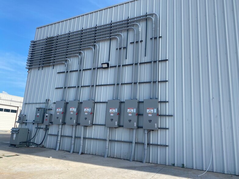 More Photos Of 4204 28th Ave NW, Norman Industrial For Lease