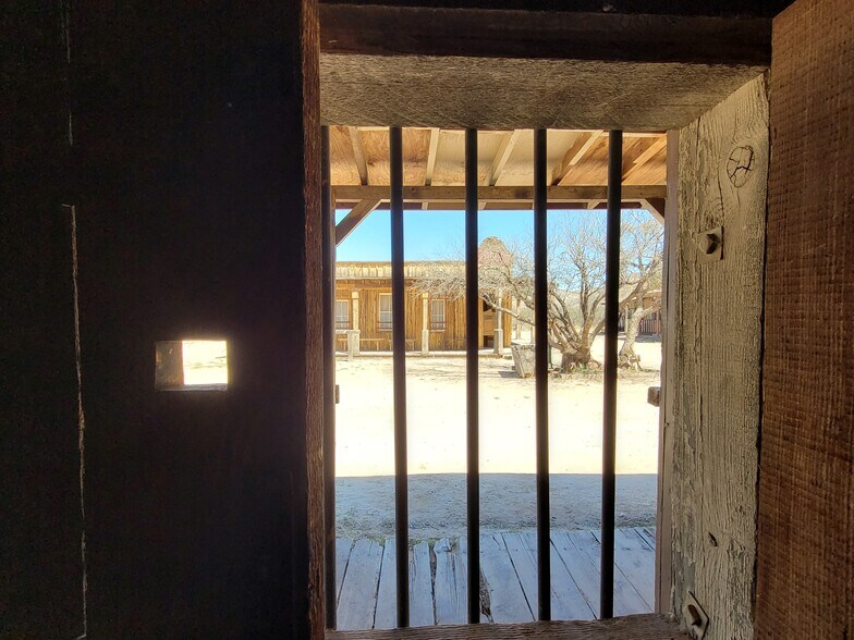 More Photos Of 331 W Rockspring Ln, Benson Movie Radio TVStudio For Sale