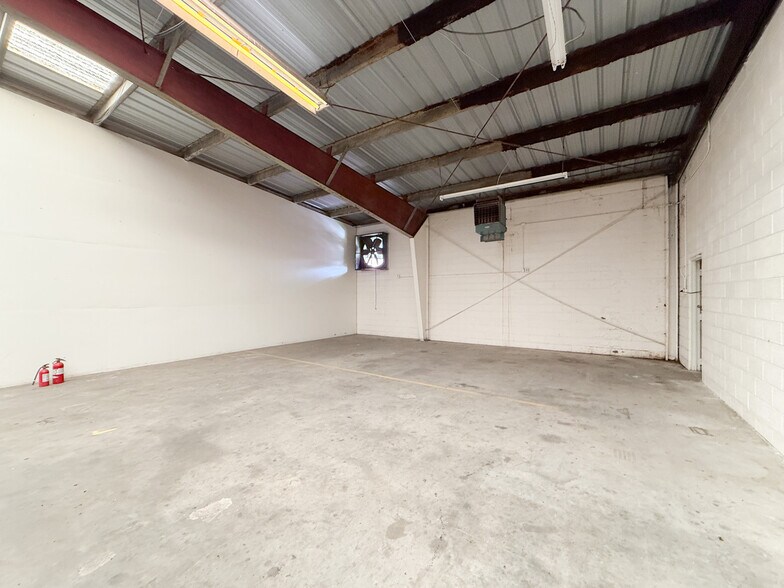 More Photos Of 1120 Lafayette St, Gretna Showroom For Lease