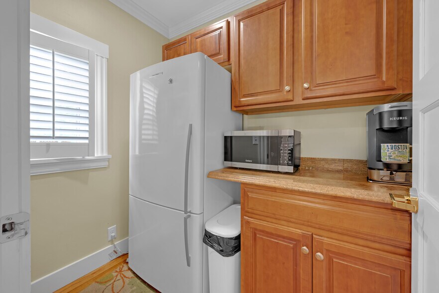 More Photos Of 4 Makepeace Rd, Westford Office Residential For Sale