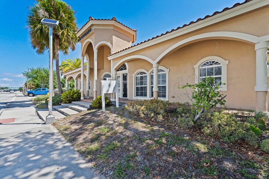 More Photos Of 3193 SE Dixie Hwy, Stuart Office For Sale
