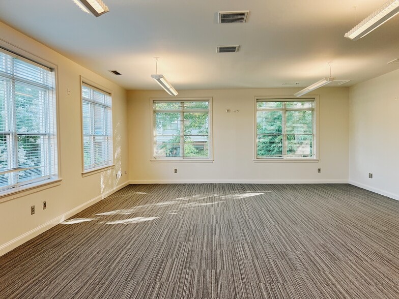 More Photos Of 1800 Camden Rd, Charlotte Office Residential For Lease