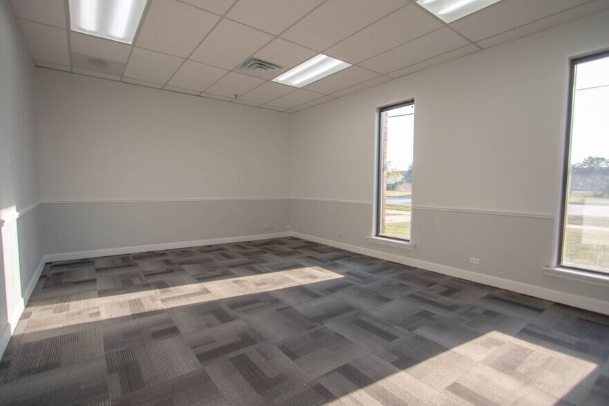 More Photos Of 1175 Central Ave, University Park Manufacturing For Lease