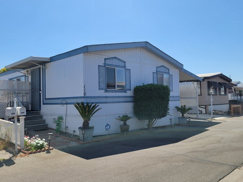 More Photos Of 21500 Lassen St, Chatsworth Manufactured Housing Mobile Home Park For Sale