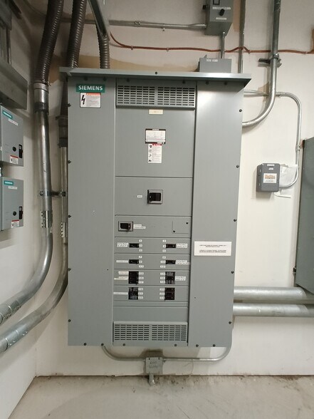 More Photos Of 2747 Chamberland St, Clarence-Rockland Freestanding For Lease