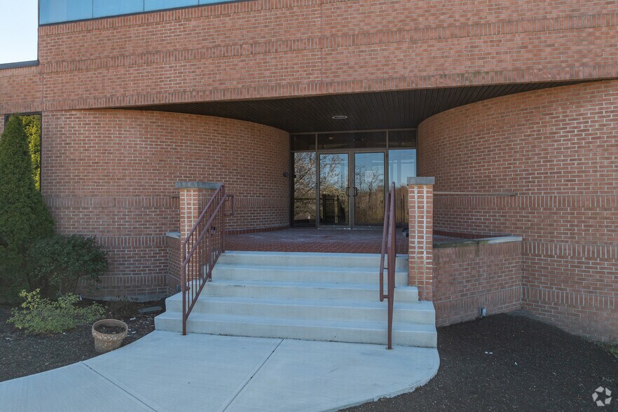 More Photos Of 1340 Depot St, Cleveland Office For Lease