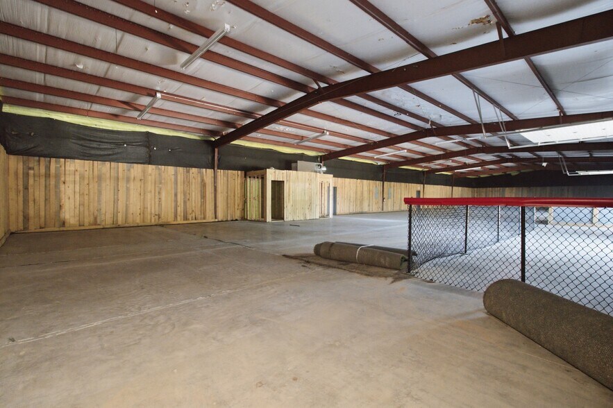 More Photos Of 1398 S Valley Rd, West Plains General Retail For Sale