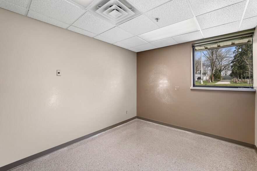 More Photos Of 1317 W Grand Ave, Port Washington Medical For Lease
