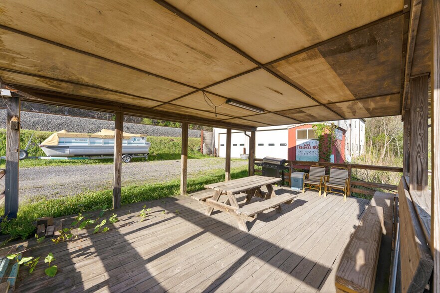 More Photos Of 490 Fort Martin Rd, Maidsville Flex For Sale