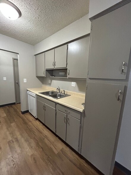 More Photos Of 810 Payton Ave, Des Moines Apartments For Sale