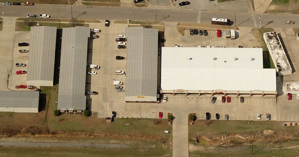 More Photos Of 4614 DC Dr, Tyler Warehouse For Lease