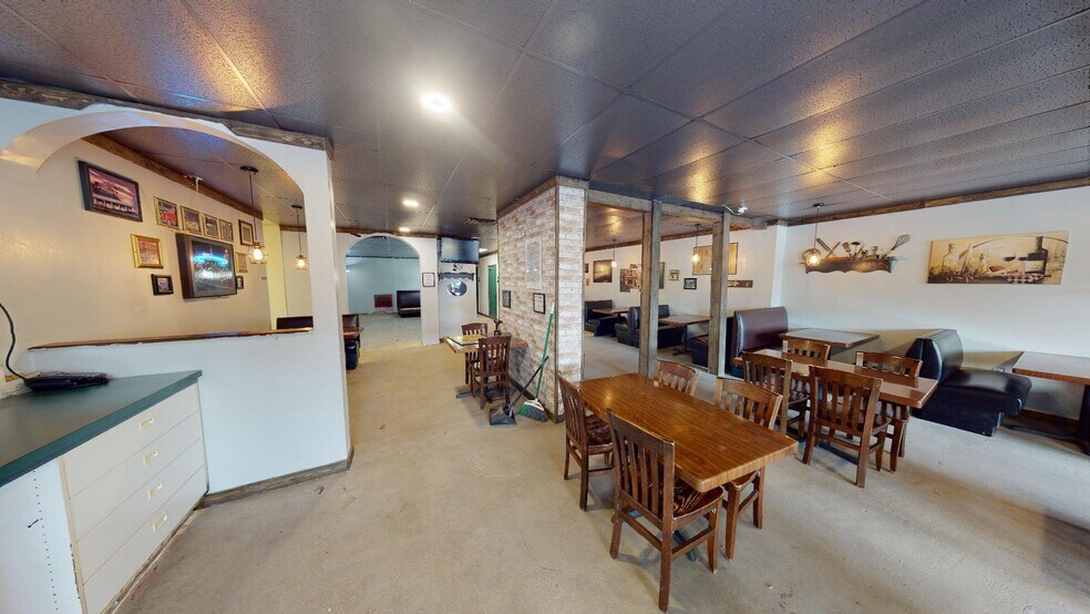 More Photos Of 912 1/2 S Main St, Monticello Storefront For Lease