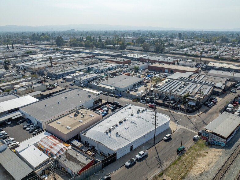 More Photos Of 7460 Varna Ave, North Hollywood Manufacturing For Sale