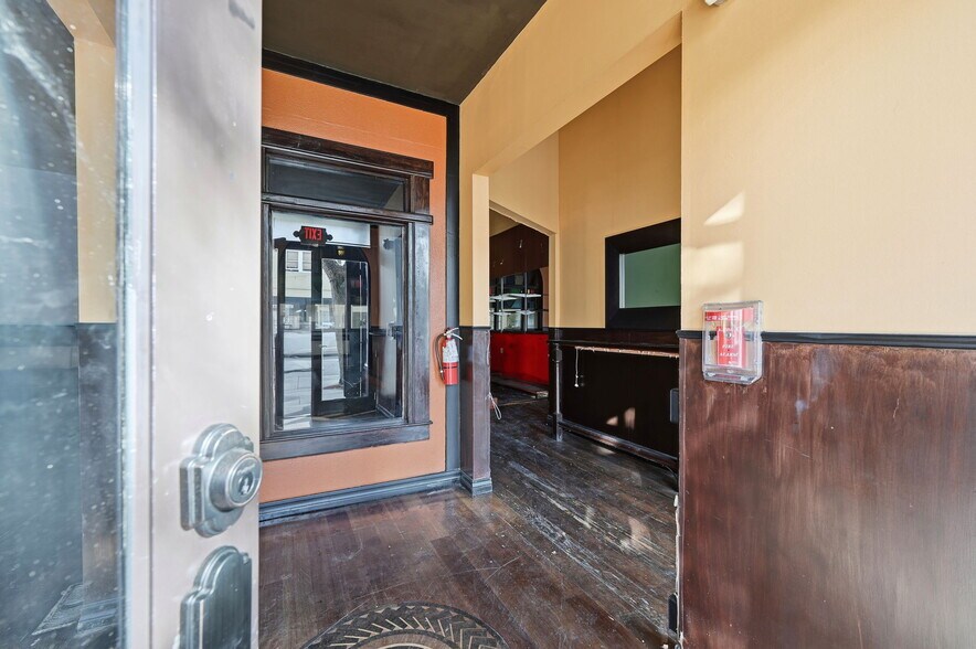 More Photos Of 1037 Valencia St, San Francisco General Retail For Lease