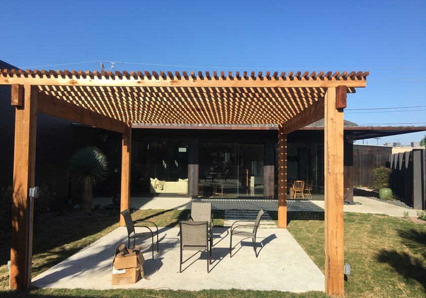 More Photos Of 4770 Memphis St, Dallas Showroom For Sale