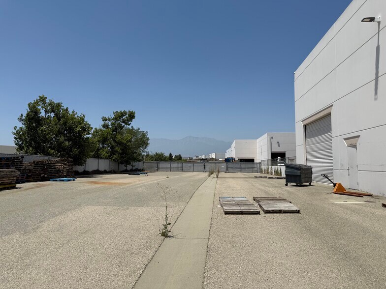 More Photos Of 3351B Grapevine St, Jurupa Valley Manufacturing For Sale