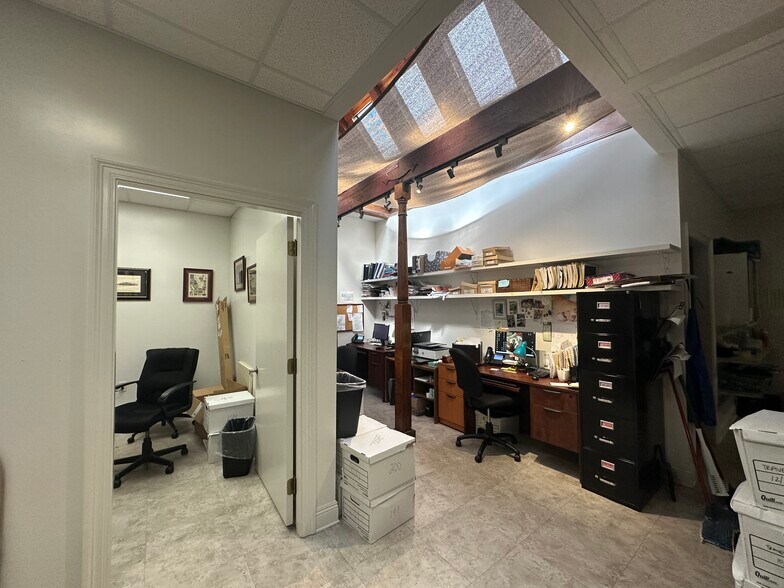 More Photos Of 7605 Maple St, New Orleans Storefront For Sale