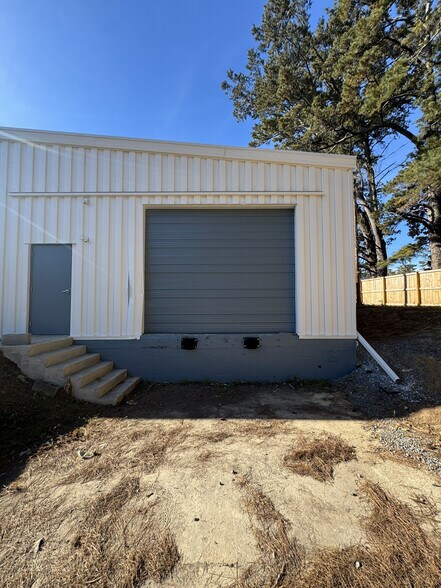 More Photos Of 401 E 1st North St, Summerville Manufacturing For Lease