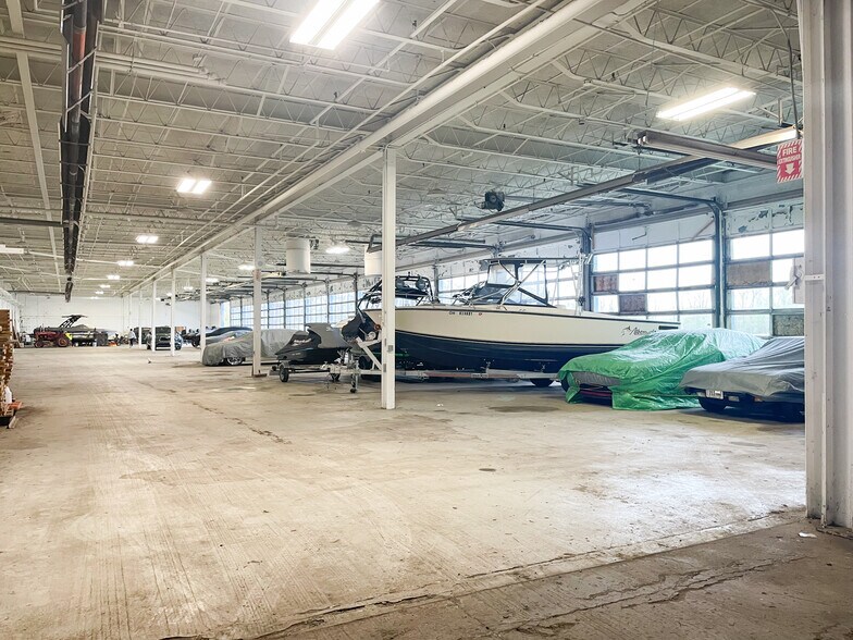 More Photos Of 7451 Terminal Dr, Lorain Truck Terminal For Sale