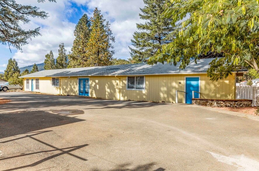 More Photos Of 18248 Redwood Hwy, Selma Apartments For Sale