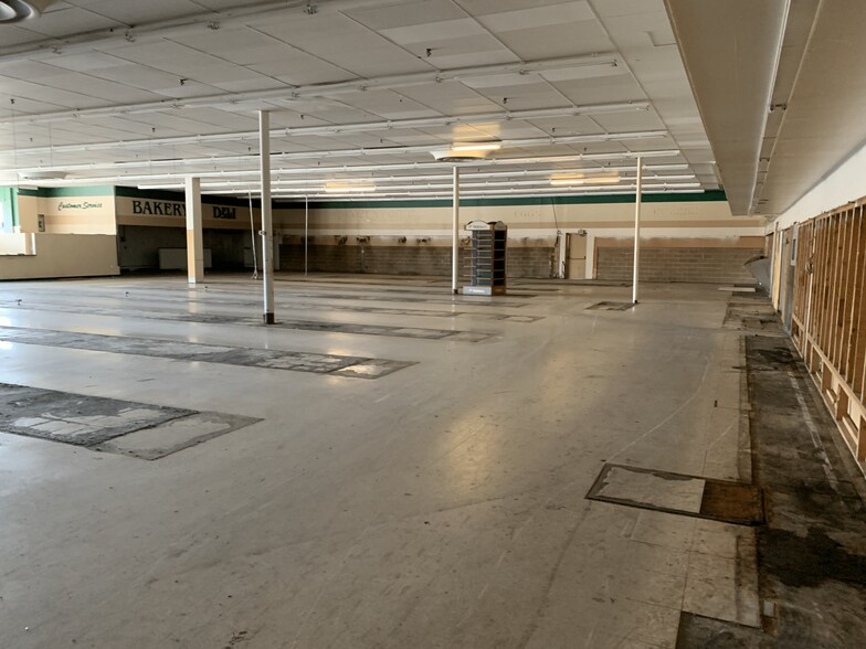 More Photos Of 300-340 Central City Plz, New Kensington General Retail For Sale