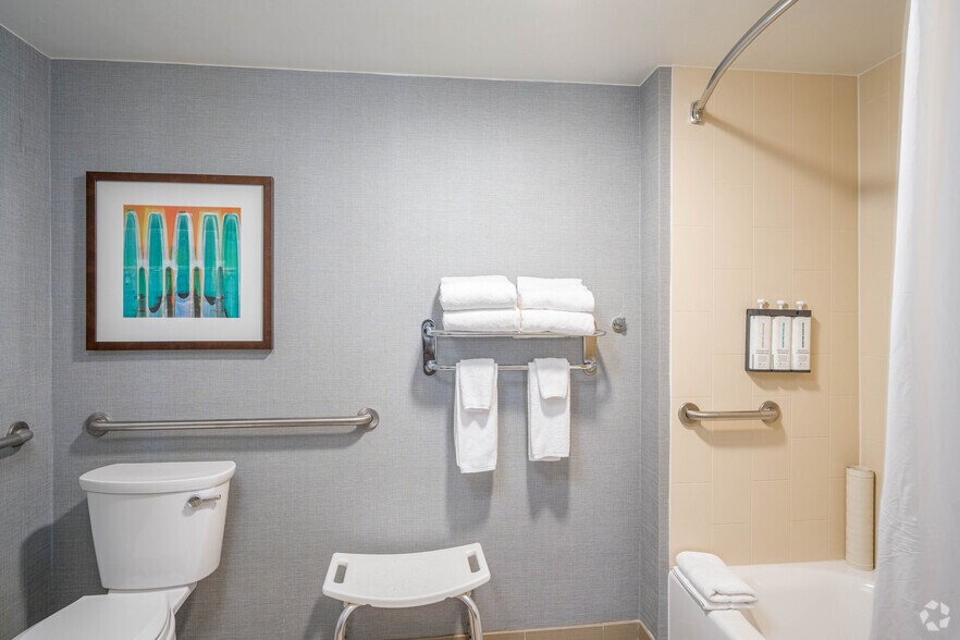 More Photos Of 7800 International Dr, Bloomington Hotel For Sale