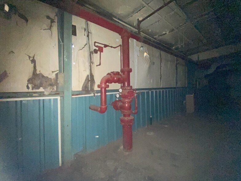 More Photos Of 422 Bay St, Heidelberg Manufacturing For Lease