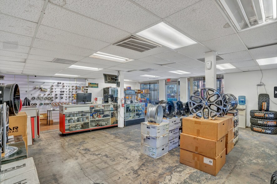 More Photos Of 3162-3164 Las Vegas Blvd N, Las Vegas Auto Repair For Sale