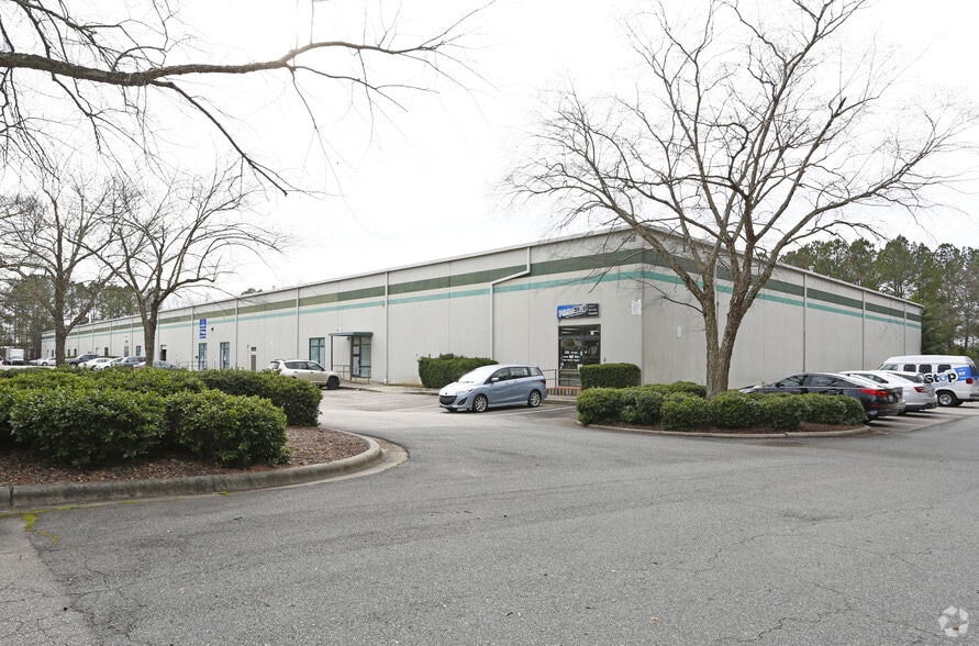 More Photos Of 2708 Discovery Dr, Raleigh Warehouse For Lease