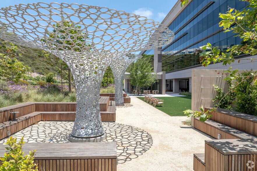 More Photos Of 4930 Directors Pl, San Diego Unknown For Lease