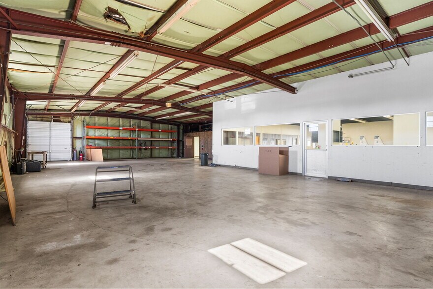 More Photos Of 3401 NNE Loop 323, Tyler Light Distribution For Sale