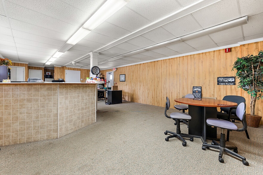 More Photos Of 59120 Oasis Center Dr, South Lyon Self Storage For Sale