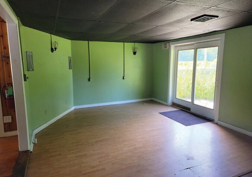 More Photos Of 693 Slaty Fork Rd, Slatyfork Restaurant For Lease