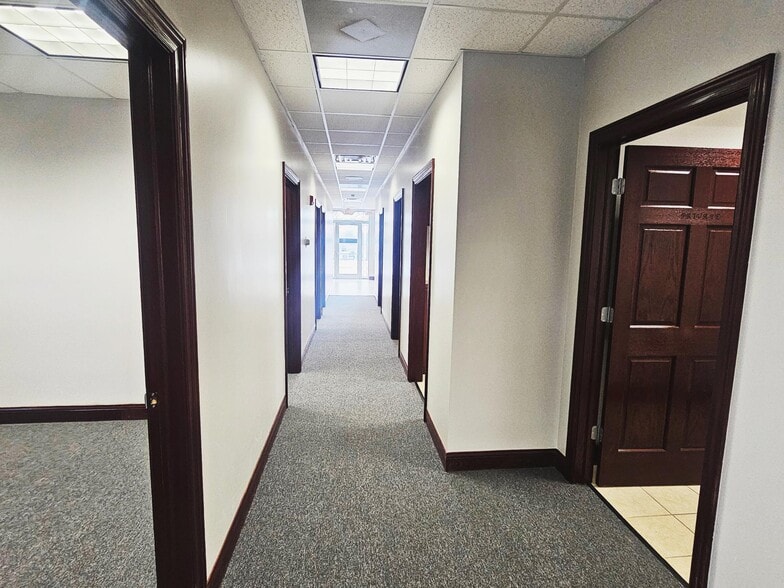 More Photos Of 11223 Distinctive Dr, Orland Park Medical For Lease