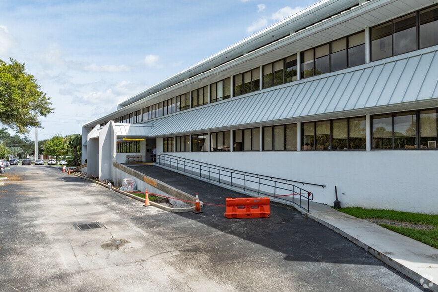 More Photos Of 5301 N Federal Hwy, Boca Raton Office For Lease