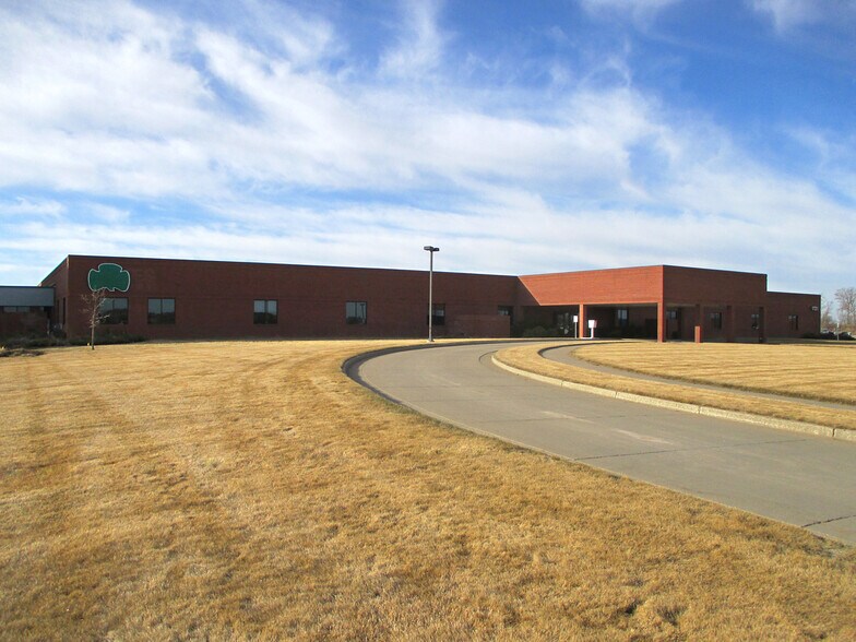 More Photos Of 1721 Burlington Dr, Bismarck Office For Lease