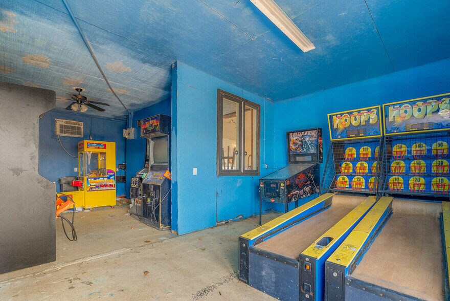 More Photos Of 364 Galley Rd, Camdenton Restaurant For Sale