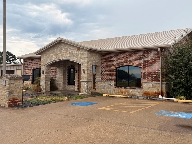 Primary Photo Of 830 Southpark Cir, Athens Office For Lease